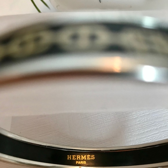 Hermès (62mm) palladium & enamel bangle bracelet - Picture 7 of 8